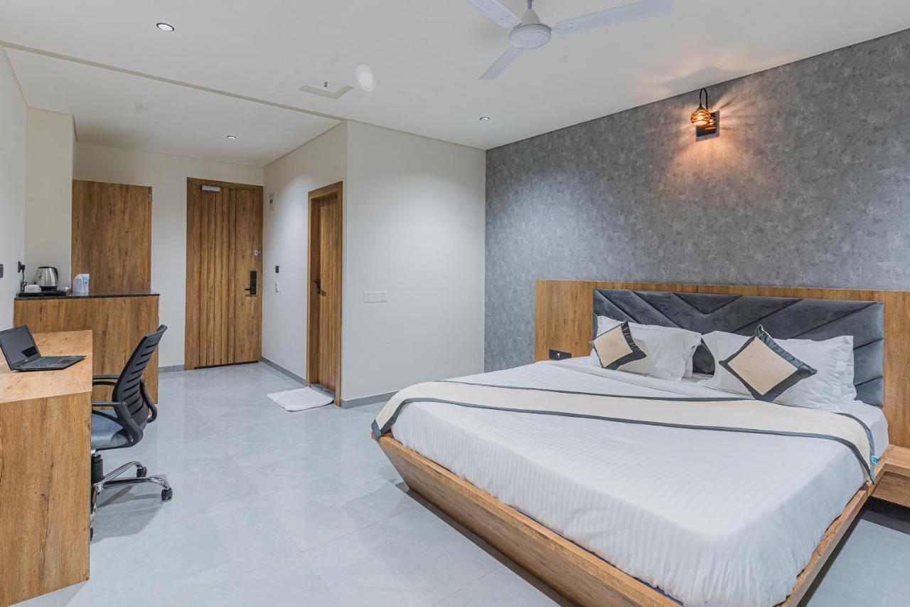 Hotel The Grand Heaven Gandhinagar Exterior foto